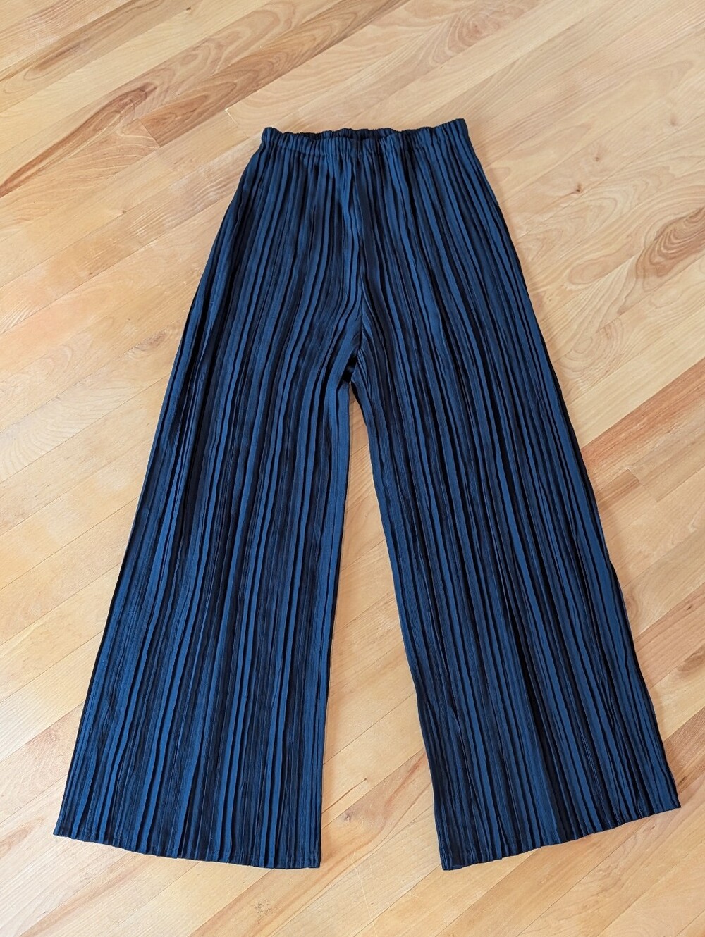 BABETTE black wide leg plisse pants M